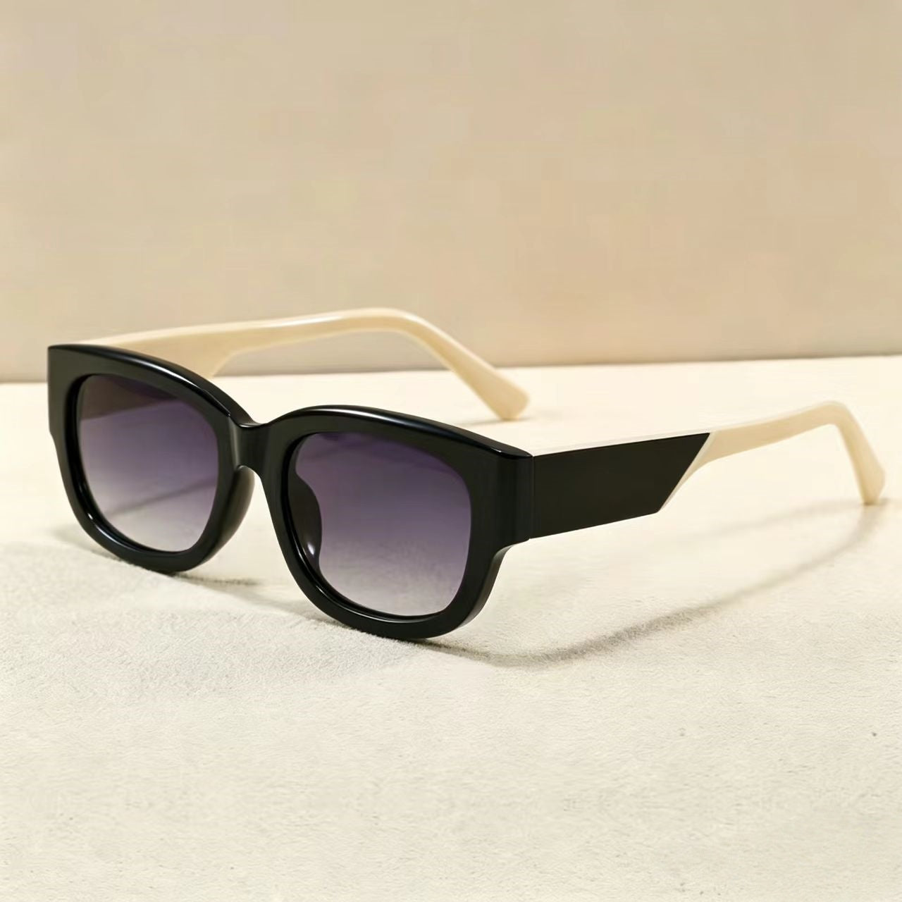 T588-1131  Advanced UV resistant large frame retro cat eye glasses