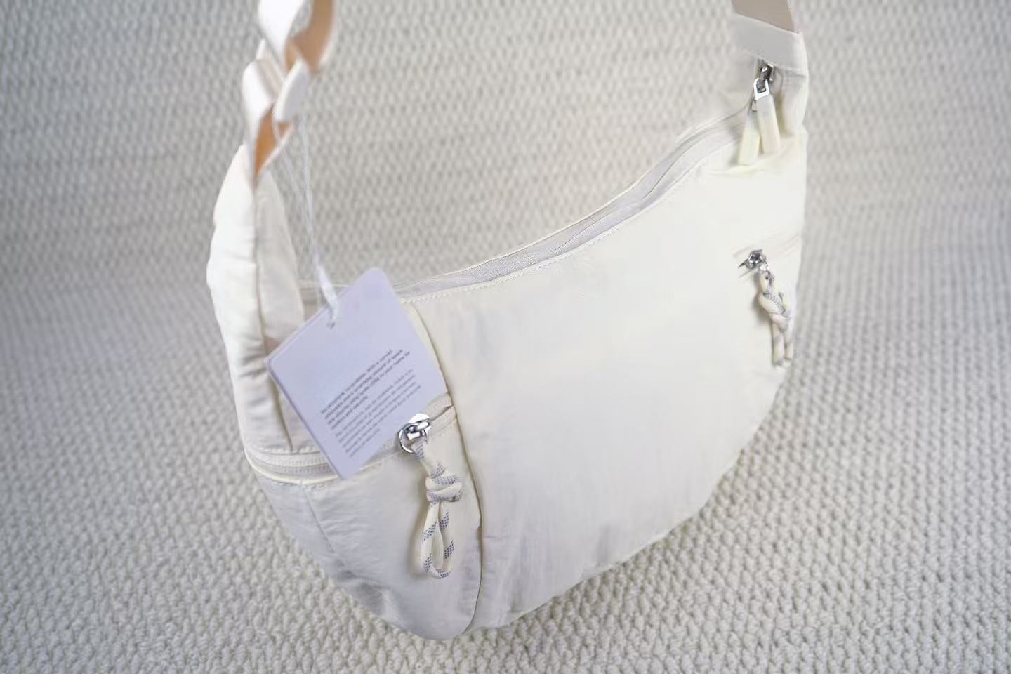 T588-894  Women's diagonal cross bag with cow horns, single shoulder crescent bag