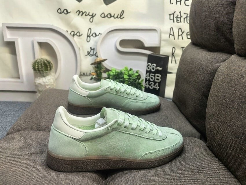 T588-822   Bestselling sneakers