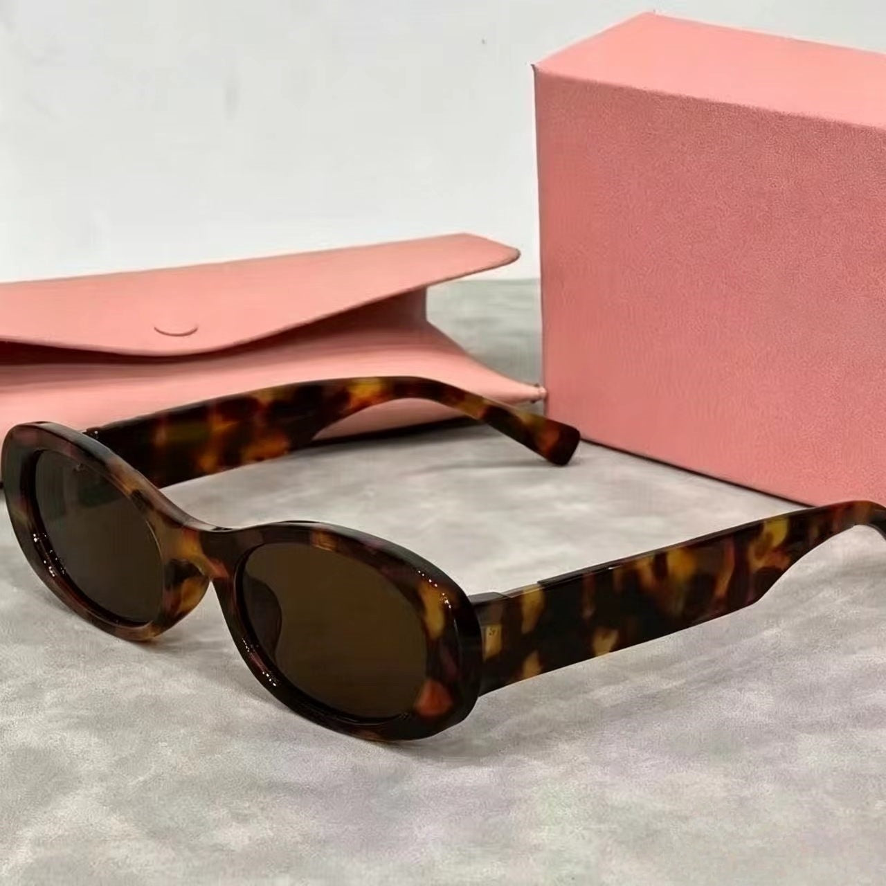 T588-1169  Personalized, fashionable, trendy UV resistant glasses